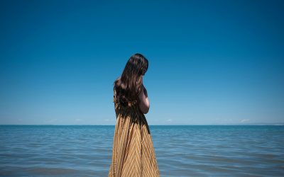 📸 Poses naturales frente a la cámara: guía rápida para sentirte cómodo