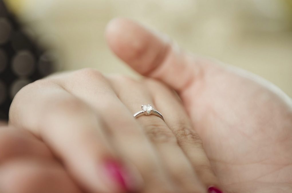 Fotografiar una pedida de mano sin perder la sorpresa.